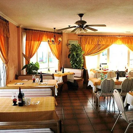 Neptuno Costadeje 아데제